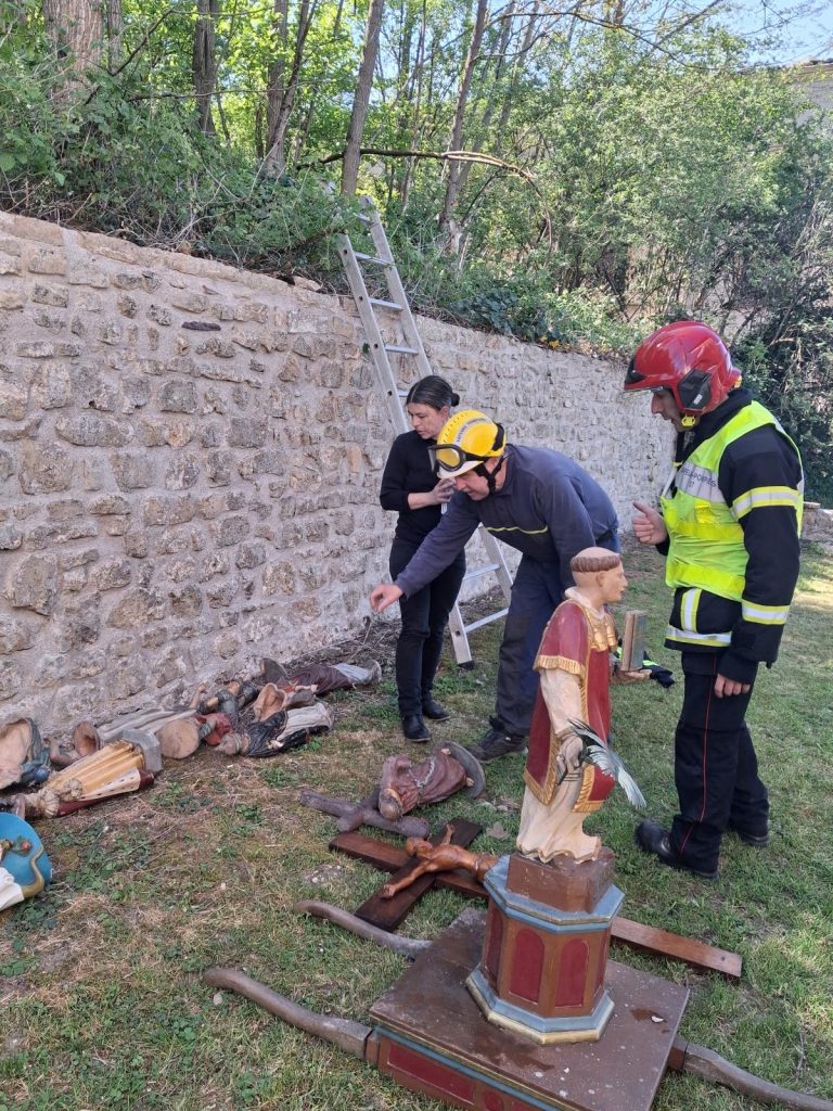L'église de Montenach ravagée par les flammes / Crédit : SDIS57
