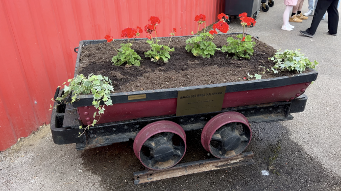Algrange : deux wagonnets restaurés en hommage aux mineurs