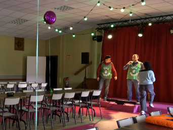 La salle des fêtes, théâtre des vies ordinaires