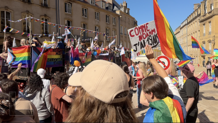 Marche des Fiertés : deux semaines après la mort de Noahm, plus de 4 500 personnes défilent pour les droits LGBT+ à Metz