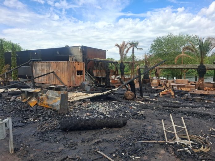 Jusqu’à 50 pompiers pour éteindre le feu de la discothèque Les Loges
