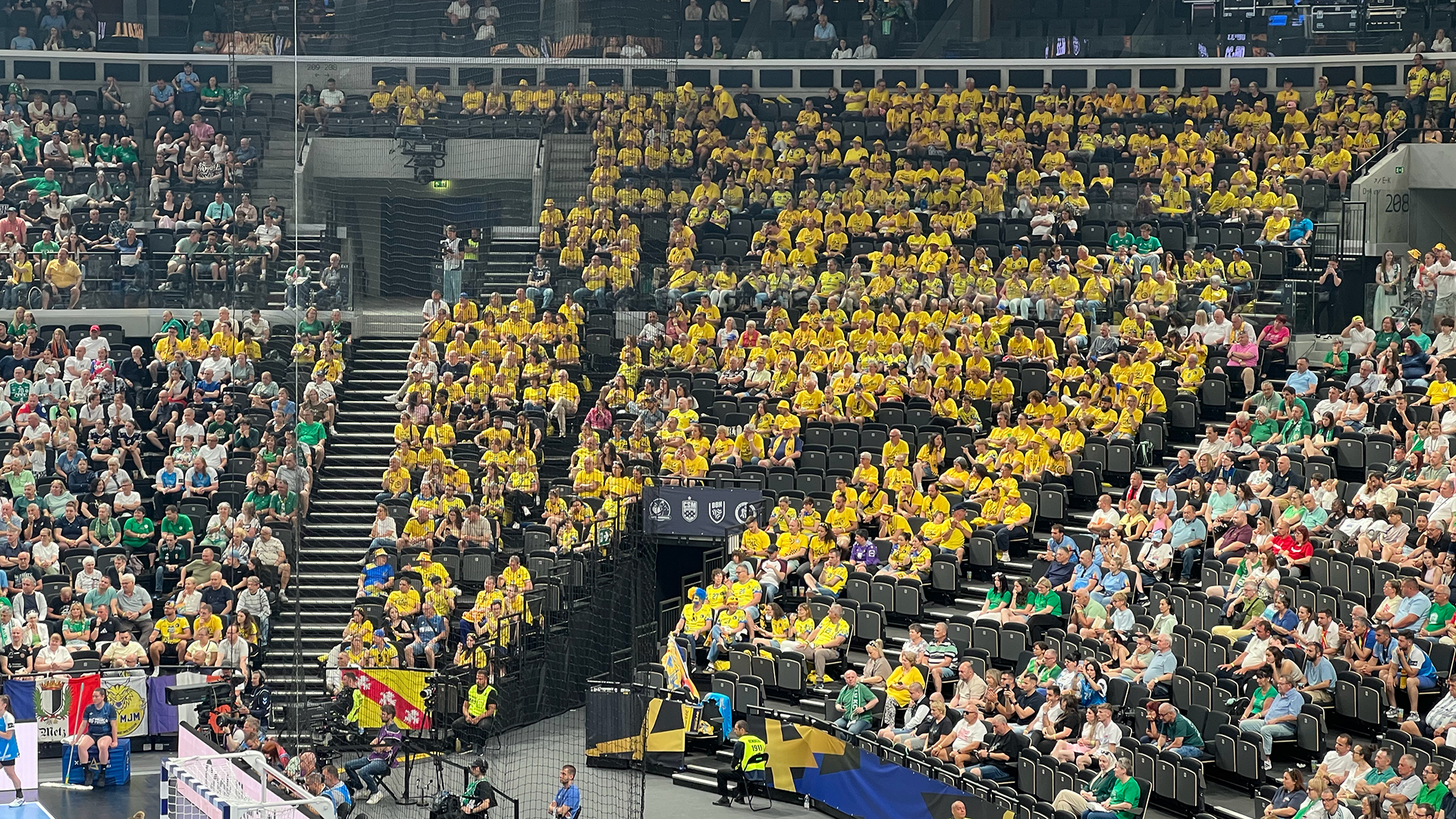 Supporters de Metz Handball durant la petite finale entre Brest et Bucarest