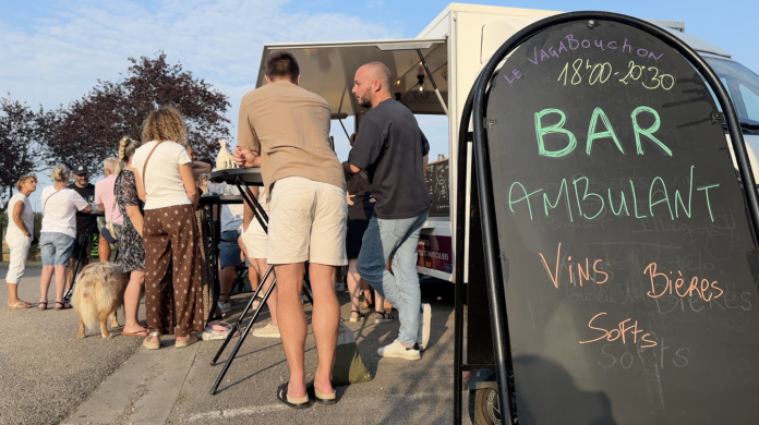 Le Vagabouchon, le bar itinérant qui apporte du vin … et du lien social dans les villages mosellans