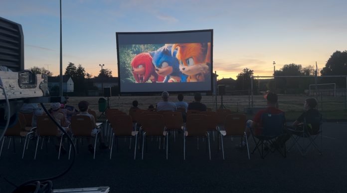 Moselle : le cinéma en plein air fait son retour dans ce village du Saulnois