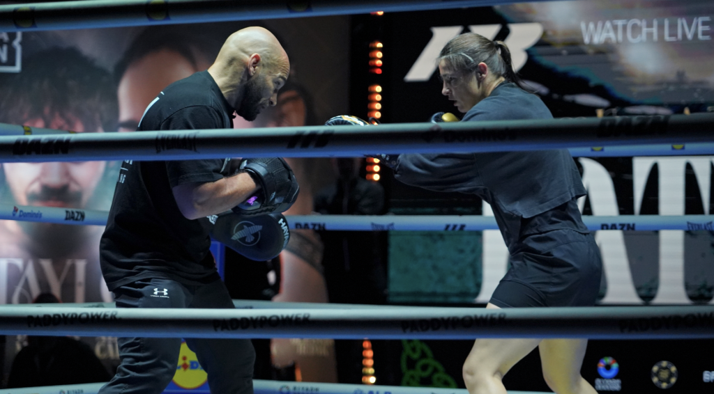 Katie Taylor et son entraîneur Américain Ross Enamait - Crédit Mattéo Philipp