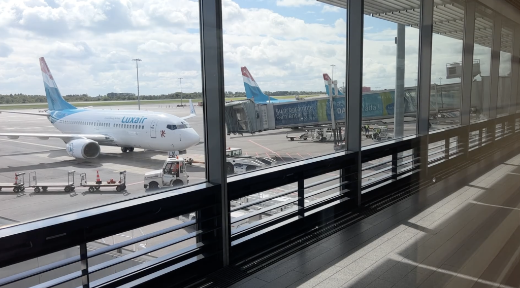 17 vols déroutés après des survols de drones à l’aéroport de Luxembourg