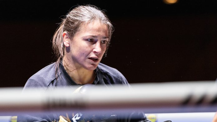 « Un modèle pour tout le monde » : Qui est Katie Taylor, la légende que Flora Pili veut faire tomber ?