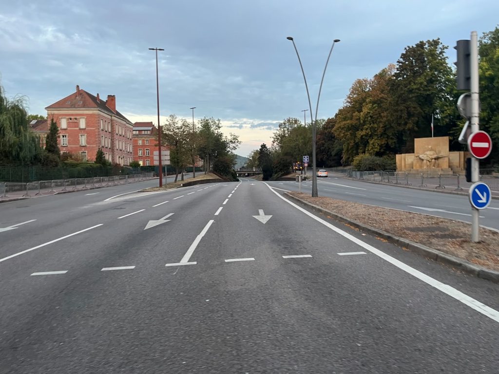 Pas une voiture ne circule à l'entrée de Metz et aux abords de l'hyper-centre. 