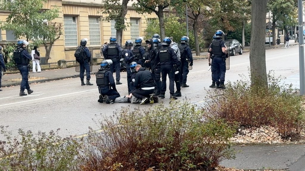 Interpellation, garde à vue, quelle justice pour les mineurs ? ©Paul Obrist