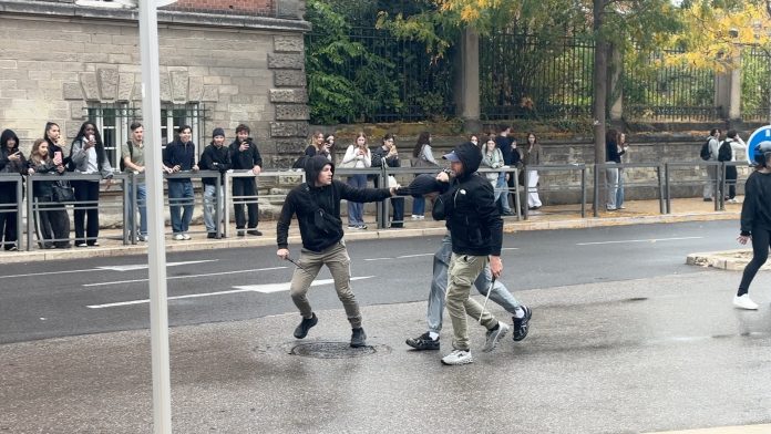 Interpellation, garde à vue, quelle justice pour les mineurs ? ©Paul Obrist