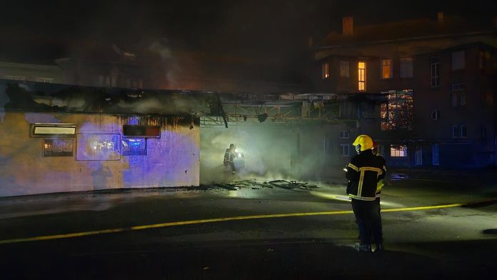 Incendie au collège Rabelais à Metz : le préau et les sanitaires fortement endommagés Crédit : Henri Malasse
