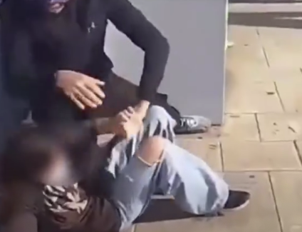 Une enquête est ouverte à Metz après l’interpellation d’une jeune fille par un policier, en marge du mouvement lycéen. Ce dernier est soupçonné d’agression sexuelle sur mineur de moins de 15 ans.