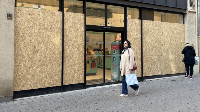 À la veille des mobilisations, les commerçants prennent leurs précautions à Metz