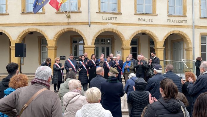 Des rassemblements devant les mairies pour dire non aux violences