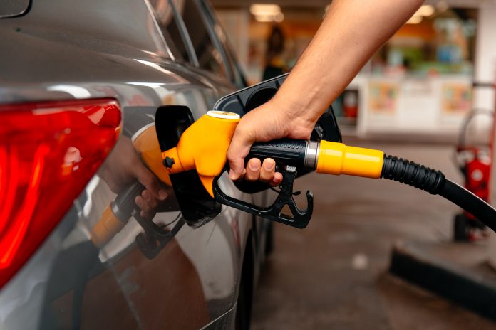 Carburant : l’aide de 100 € élargie à davantage de travailleurs