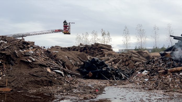 L'incendie à Morville-lès-Vic d'une entreprise de bois est maîtrisé