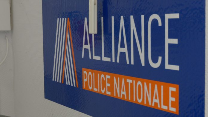 Le syndicat de police Alliance porte plainte contre l'Etat